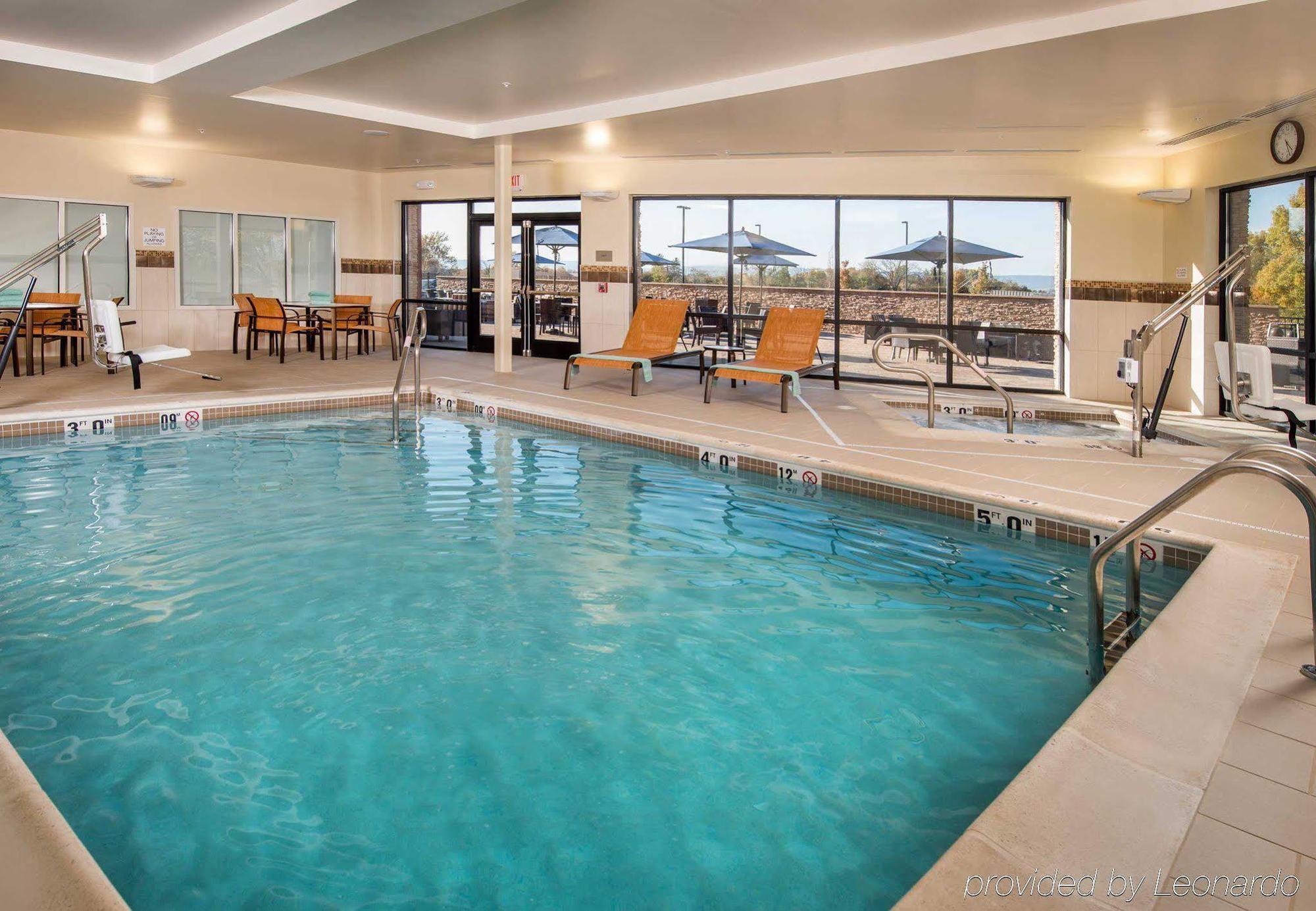 Courtyard By Marriott Shippensburg Hotel Exterior photo